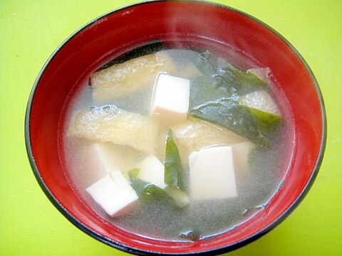 豆腐わかめ油揚げの味噌汁